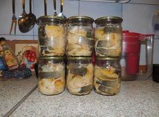 Как приготовить рыбные консервы в томате в домашних условиях