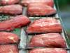 Pinausukang pink na salmon - isang royal appetizer sa isang bahay smokehouse