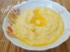 Video recipe for cooking corn porridge with milk and pumpkin