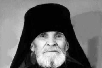 خاطرات سفر به صومعه Pskov-Pechersk Archimandrite Methodius Leontyev