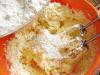 شیرینی های تهیه شده از خمیر کشک: نان شیرینی و رول با پر کردن رول خمیر کشک