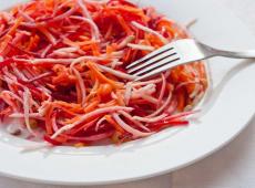 Fresh cabbage and carrot salad with vinegar recipe