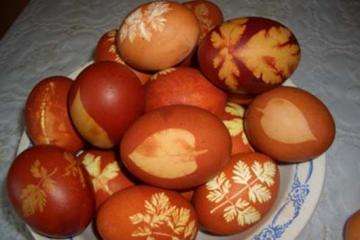 Як пофарбувати яйця: варіанти візерунків з лушпинням цибулі Як правильно фарбувати яйця в лушпині цибулі